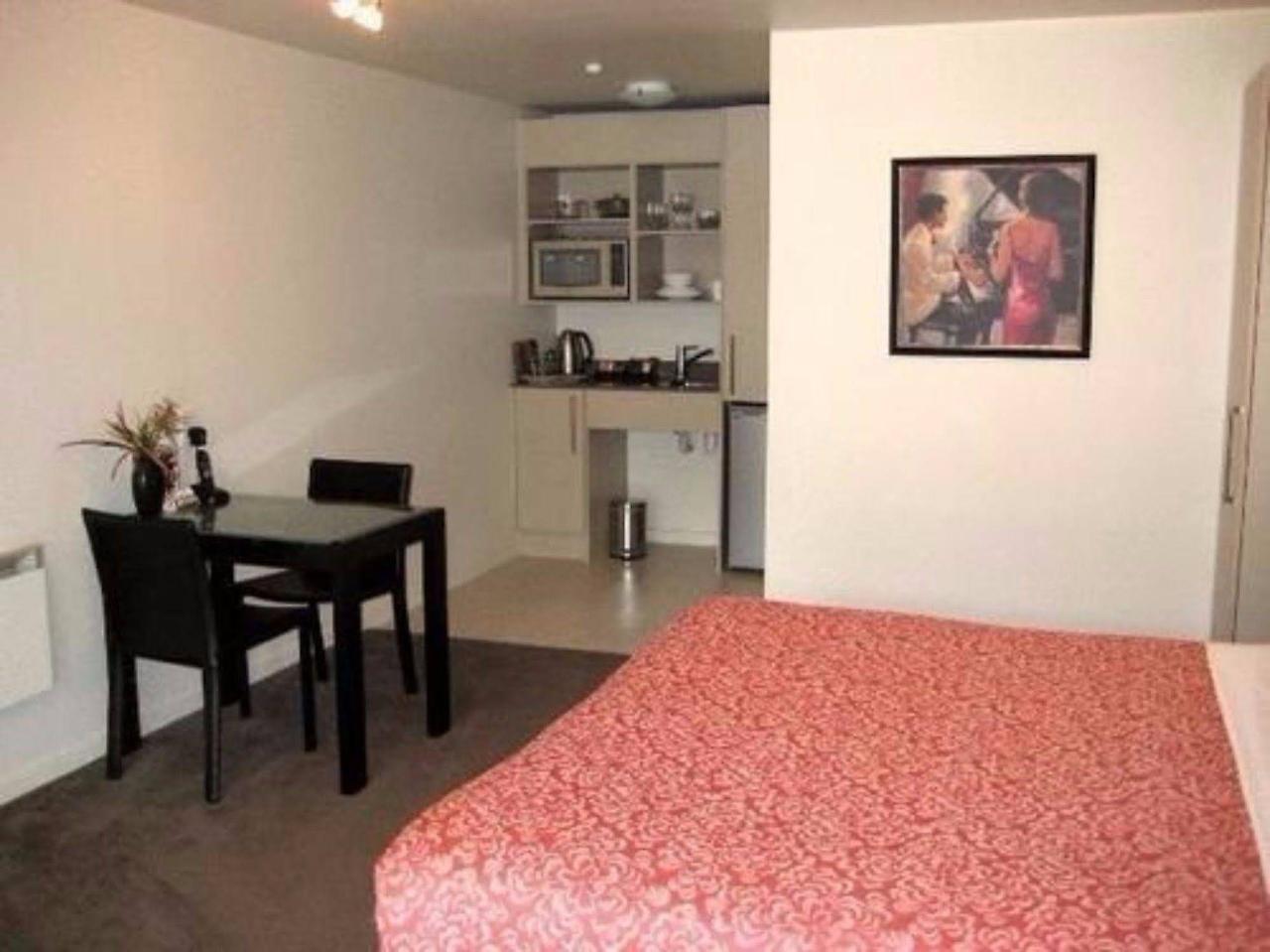Salerno Motel Apartments Christchurch Dış mekan fotoğraf A studio apartment in New Zealand