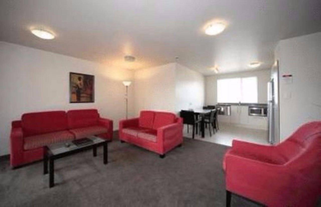Salerno Motel Apartments Christchurch Dış mekan fotoğraf A typical apartment at the University of Canterbury