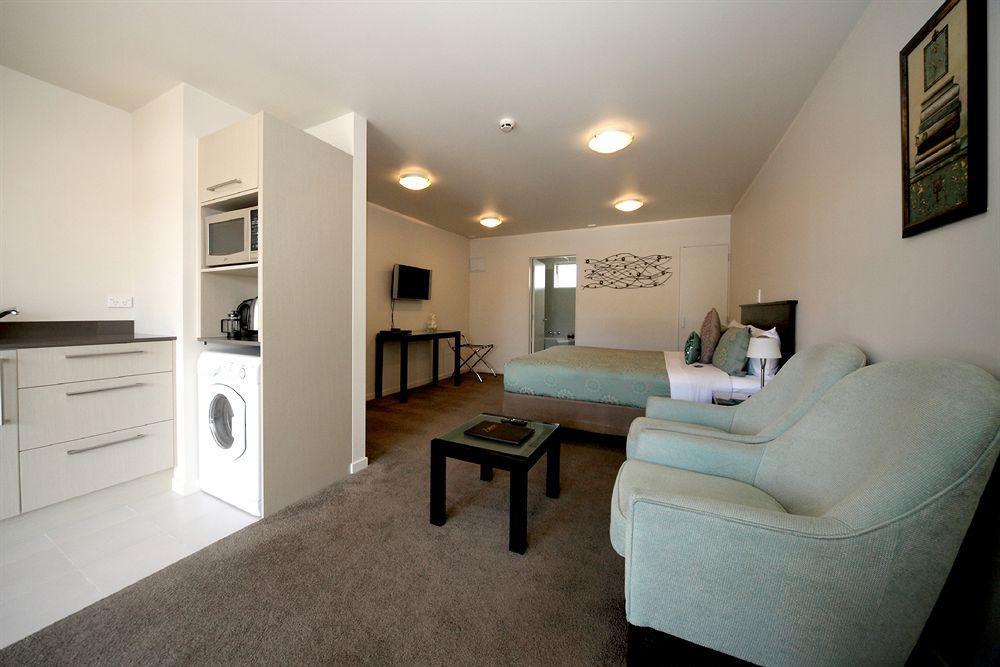 Salerno Motel Apartments Christchurch Dış mekan fotoğraf A studio apartment