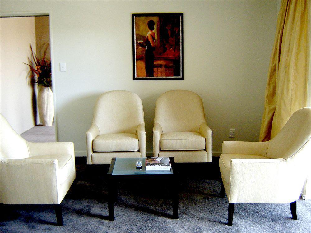 Salerno Motel Apartments Christchurch Dış mekan fotoğraf A living room