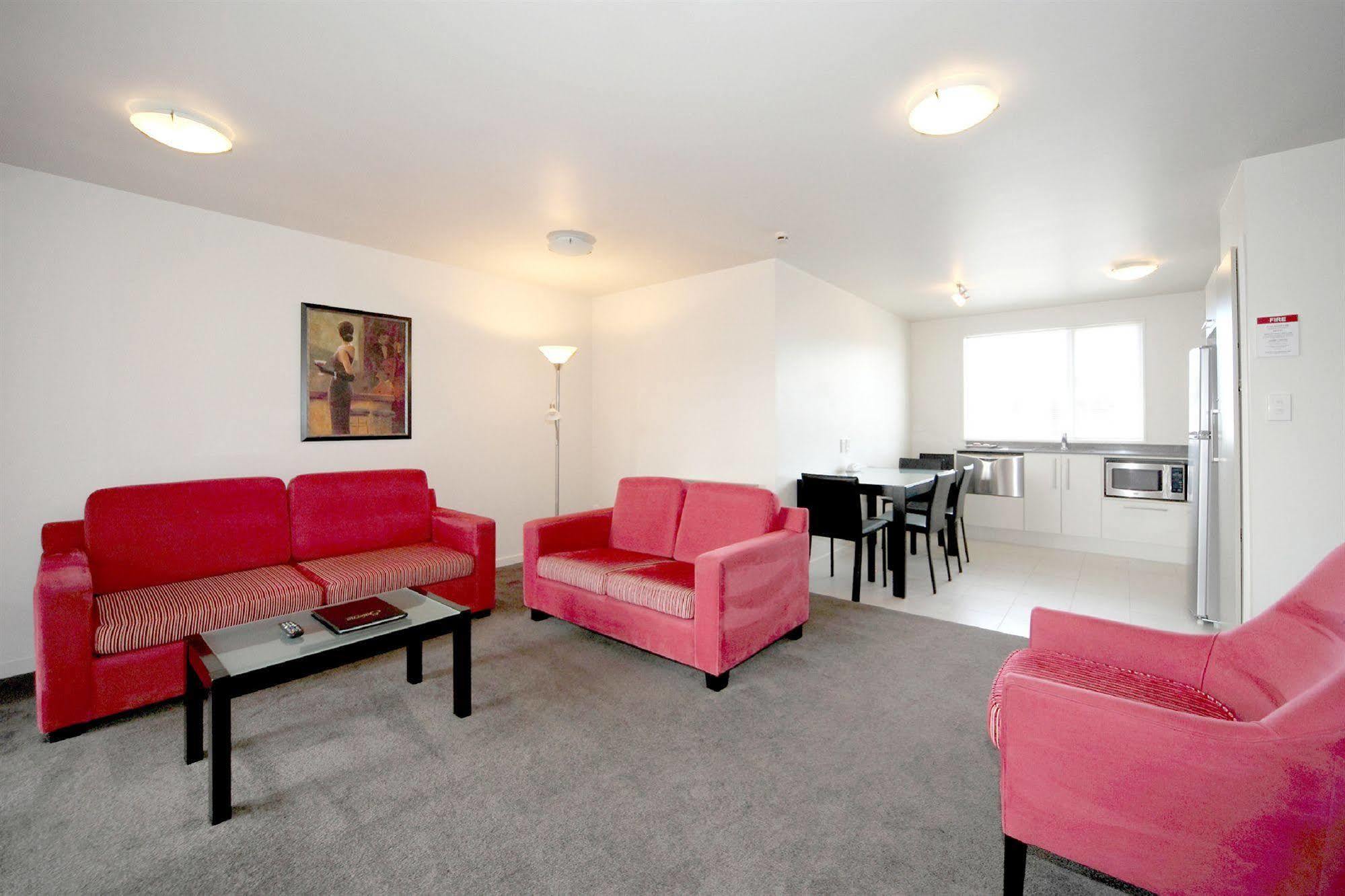 Salerno Motel Apartments Christchurch Dış mekan fotoğraf A typical apartment at the University of Canterbury