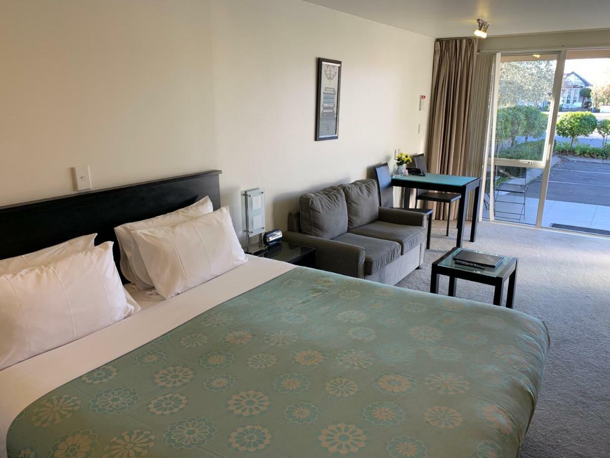 Salerno Motel Apartments Christchurch Dış mekan fotoğraf A typical motel room