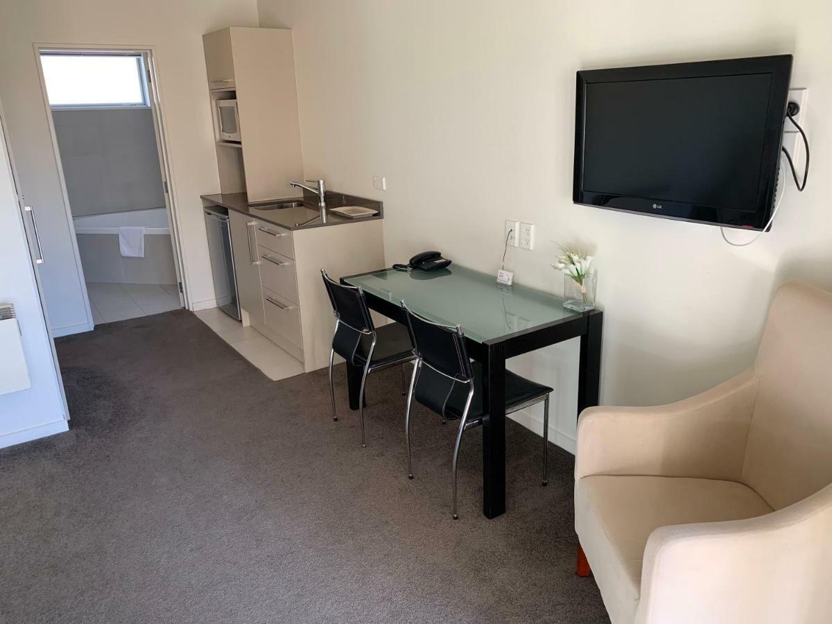 Salerno Motel Apartments Christchurch Dış mekan fotoğraf A typical studio apartment
