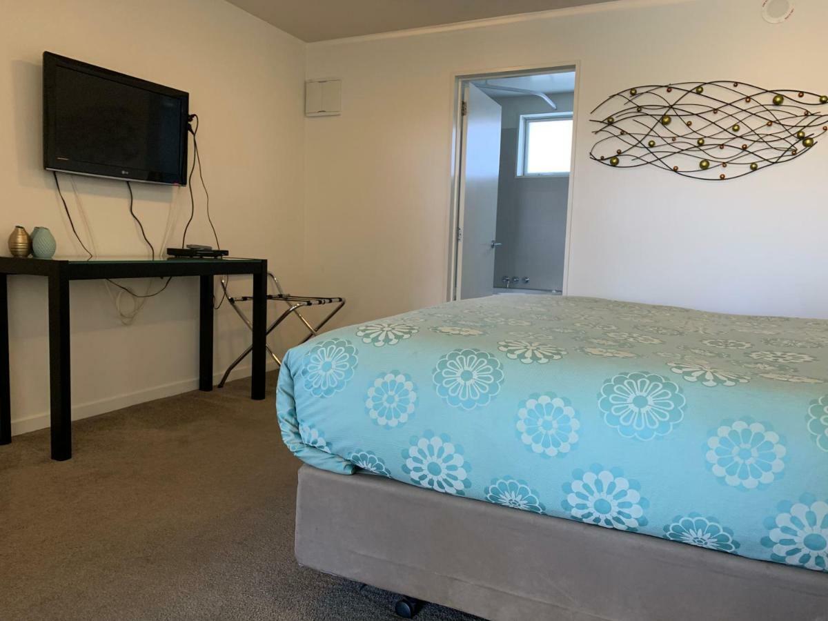 Salerno Motel Apartments Christchurch Dış mekan fotoğraf A bedroom at the motel