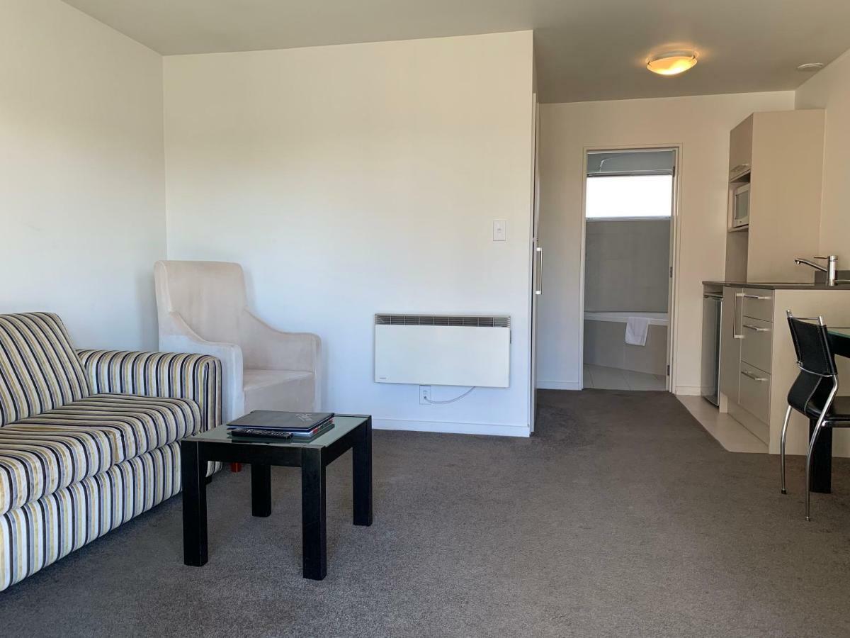 Salerno Motel Apartments Christchurch Dış mekan fotoğraf A typical studio apartment