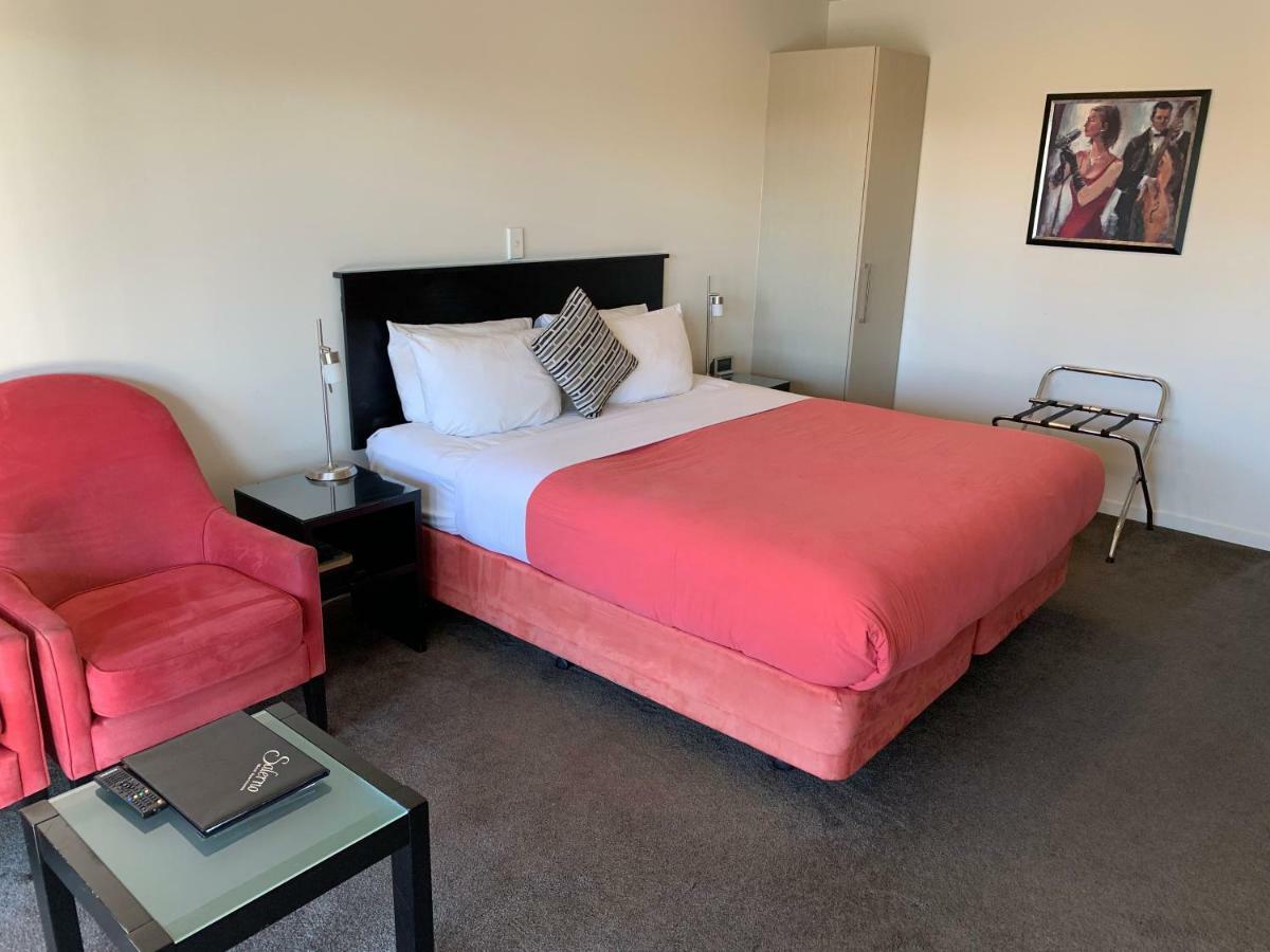 Salerno Motel Apartments Christchurch Dış mekan fotoğraf A room at the hotel