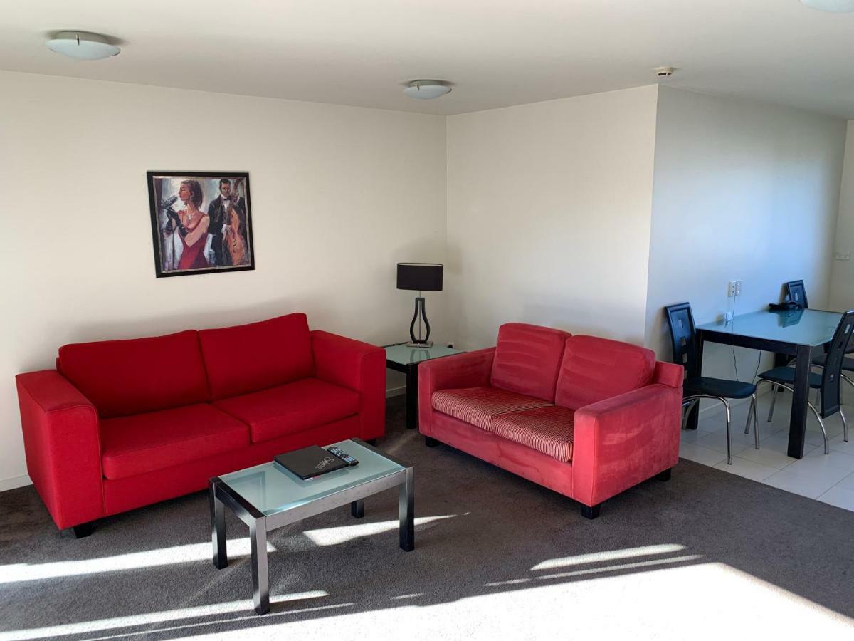 Salerno Motel Apartments Christchurch Dış mekan fotoğraf Living room in a two-bedroom apartment